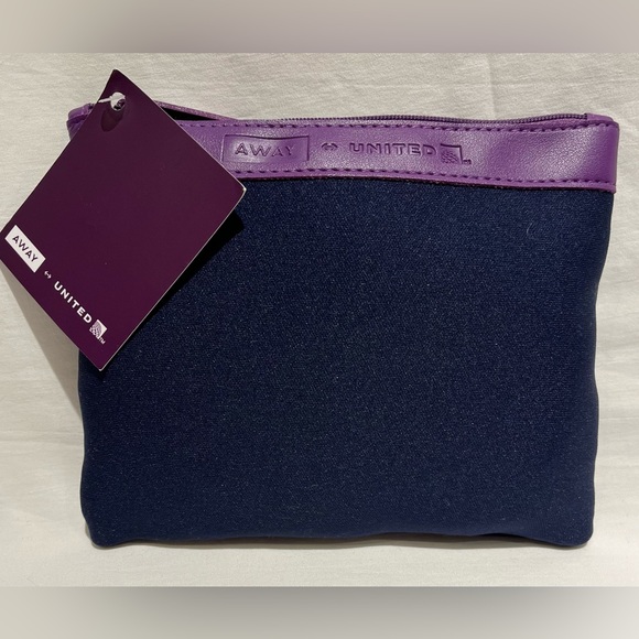 United Airlines AWAY In Flight Amenity Kit - Picture 8 of 9